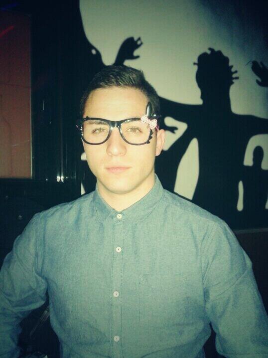 RicarHardDance's tweet photo. toh hipstà! Chsss http://t.co/Fz6raQbniB