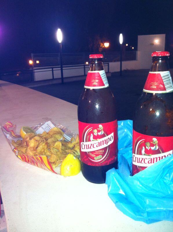 CarmenArchi's tweet photo. q fiesta ns emos encontrao.... mejpr lugar imposibles @Mdomanrom @analo86 @Anabelmanxe @Isabelsalas88 http://t.co/xtfXJRFPzK