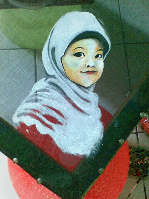 Tawallis's tweet photo. foto buah hati lucu jg dilukis di kerudung... http://t.co/oaeyM5flWe