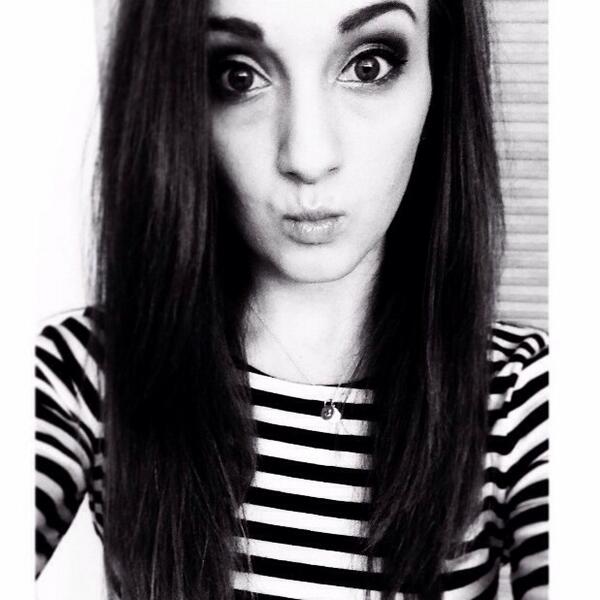 chele_christine's tweet image. Mime-ing it up. 😙🙊🃏✋ #DangYouFlu #GiveMeMyVoiceBack