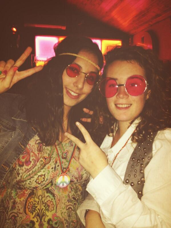 rosaaaaa's tweet photo. Feliz cumlle nerd @PaulaValero92 http://t.co/uiC4jKu0Ms
