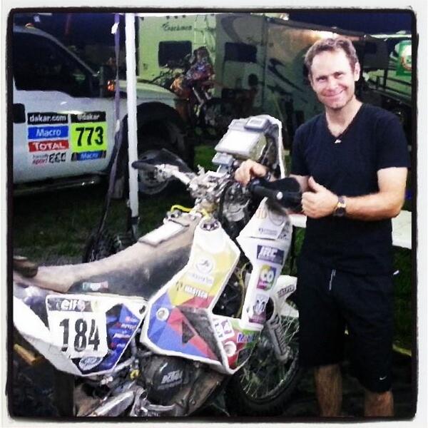RetoDakarCo's tweet photo. Mateo sonriente hoy en el día de descanso a pesar de su abandono del Dakar 2014.   Un saludo para él y gracias todo!! http://t.co/79yOW8ZvQY