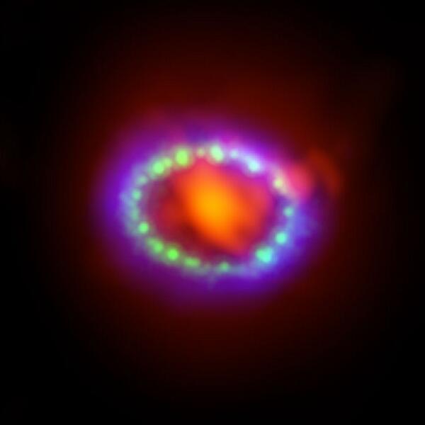 Adults_AtPlay's tweet photo. New Images Show Supernova Dust Production http://t.co/vhki1AELVt http://t.co/t98WjyeAYG