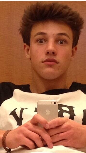 Ashley_Koehler3's tweet photo. #GetCamT0800k @CameronDallas look at this guy why not follow this piece of cake 😜 http://t.co/wROZhGoEJT