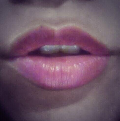 PaoCharless's tweet photo. Y si te robo un besito te enojas conmigo?   https://t.co/XkvW3vRux1 http://t.co/6RyjIUoHOR