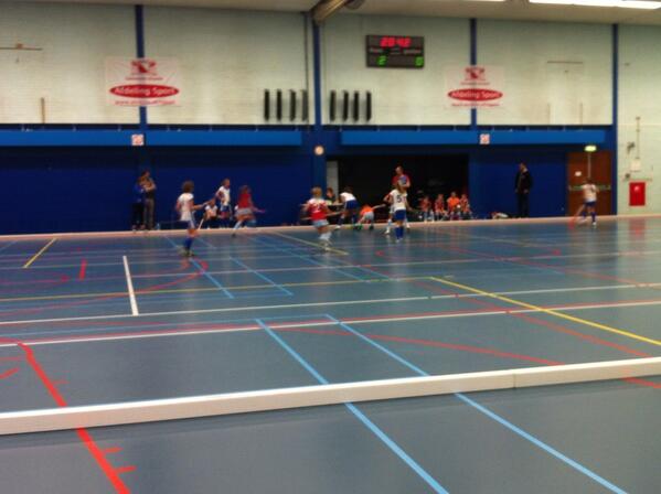 Eerst speelt MD1,2 belangrijke wedstrijd tegen <a href="/GooischeHC/">Gooische Hockeyclub</a> (tussenstand 2-0),daarna speelde MD1 tegen SCHC + Phoenix