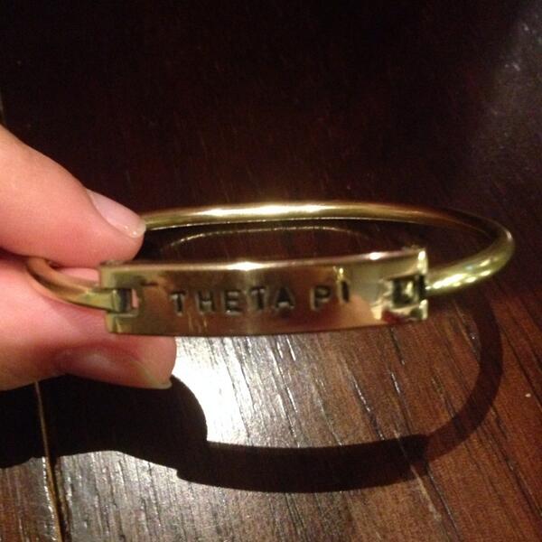 AmaliaCondon's tweet image. Que linda la pulserita #thetaPi