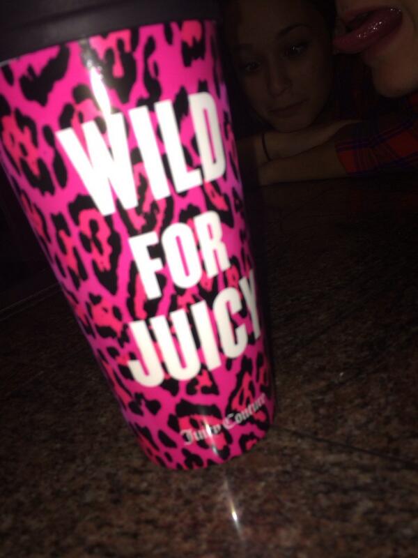 alyciaaraj's tweet image. @emilyjmorgan9 is convinced this says "Gucci" instead of juicy 😂 #wrongbrand