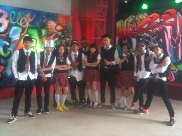 ┐(˘⌣˘┐) (┌˘⌣˘)┌  "<a href="/Mckenzie_crew/">Mckenzie</a>: McKenzie Brotherhood. #DiamDiamSuka 18.15WIB <a href="/SCTV_/">SCTV</a>   "