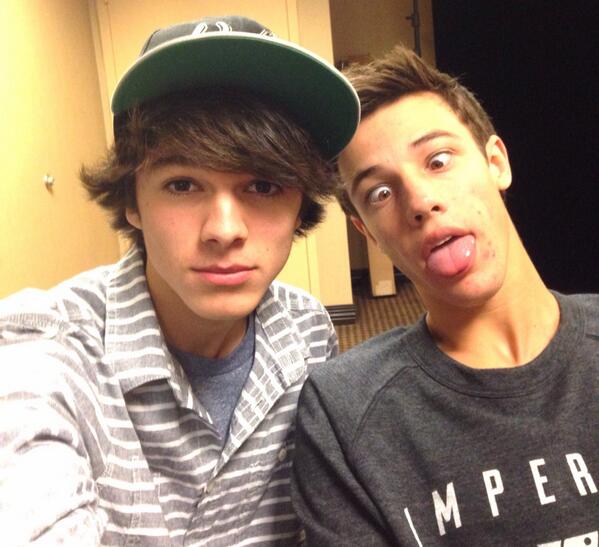BrentRivera's tweet photo. RT FOR A FOLLOW!!!❤️❤️❤️ http://t.co/IfjYWZmumb