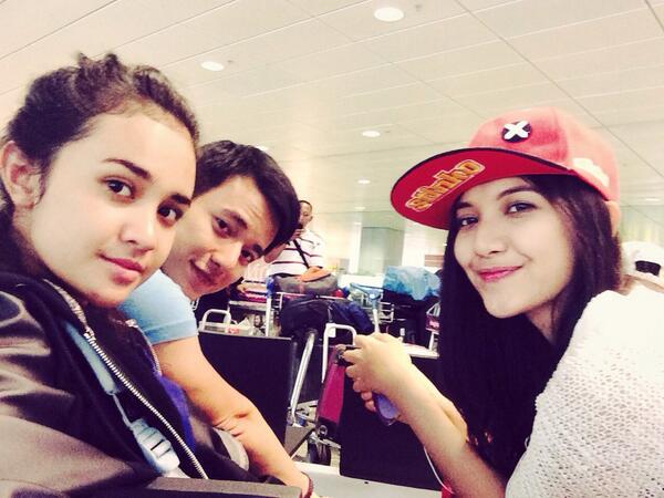 sheiladaisha's tweet photo. Olaaaaa Singapore! cc: @michelleziu @BillyDavidson_ http://t.co/p3KGZfp5JX