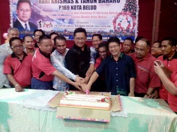 UpkoNasional's tweet photo. Ketua Bhg #UPKO KB @EwonBenedick di Majlis Rumah Tbuka Krismas &amp; Thn Baru MP Kota Belud http://t.co/uHNqrnhlmK