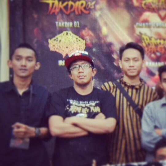 Kalo kumisan sepintas om seno kaya "soulkillaz" mc nya eyefeelsix. :p