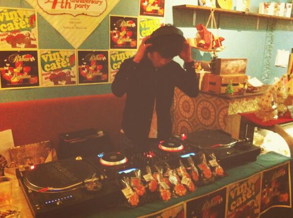 vinylcafe's tweet photo. 奇祭！奇祭なう！ http://t.co/xothrwzFlU