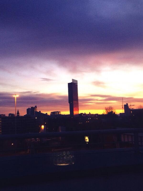 UprisingFeature's tweet image. Beautiful morning #Manchester #sunrise  #beautiful