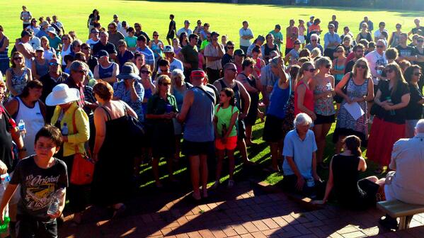 Trung2013's tweet image. Town meeting. #Evacuationcenter #bushfire #Mundaring #eyewitnessesnews