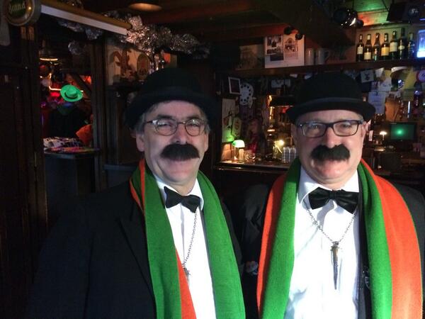 straotparade's tweet photo. Janssen en Janssen zijn er ook weer! http://t.co/OgVXn6qllo