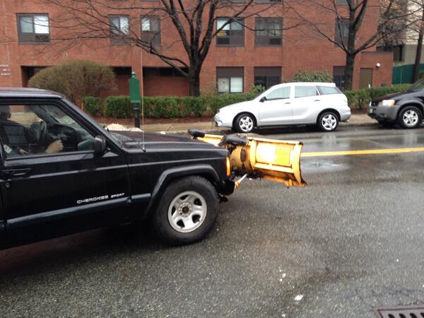 MadeInThEarth's tweet image. Hace mucho frío en Boston y lo más normal es nevar y no poder salir de casa: esta es una solución muy común.