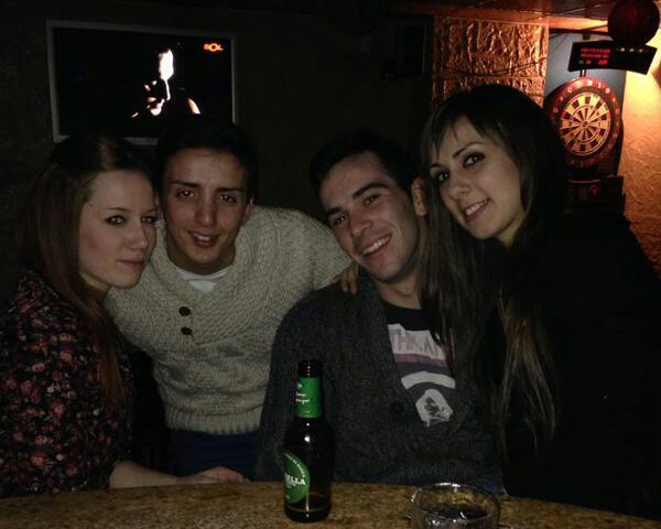 Maloles3's tweet photo. Noches para recordar!! Monkys te echaremos de menos! Con @carmenlara118 @joselamber y mi cari!! http://t.co/CvSoS3ZExn