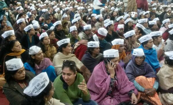 <a href="/AamAadmiParty/">AAP</a> draws out women from across the class divide, at public meeting in Panchkula. #AAPinHaryana