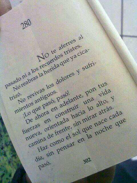 FraseSimple's tweet photo. No te aferres al pasado.... http://t.co/OLJW1OgTsD