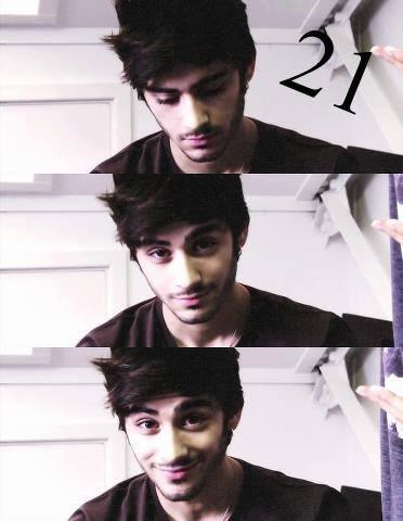 upstilos's tweet photo. Esse sorriso ♡ SEM OR posso com isso não, 21 aninhos já :3 #HappyBDayZaynMalikFromBrazil http://t.co/FWZsgRc8o8