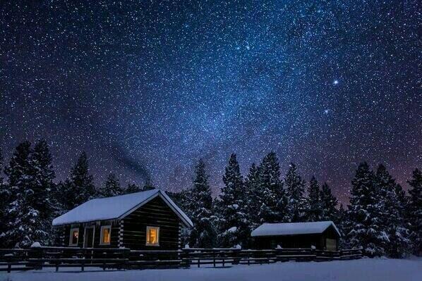 SpacePornx's tweet photo. Winter night in Montana. ` http://t.co/nYRA8gUGeD