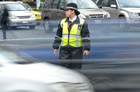 "<a href="/el_telegrafo/">El Telégrafo Ecuador</a>: 10 horas en la vía sorteando el tráfico y estados de ánimo (VIDEO) bit.ly/19mgRow "