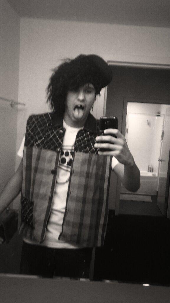 Every one is tweeting about how much the like <a href="/xdannyxbrownx/">Danny Brown</a> and I'm over here dressin like him on Halloween n shit.