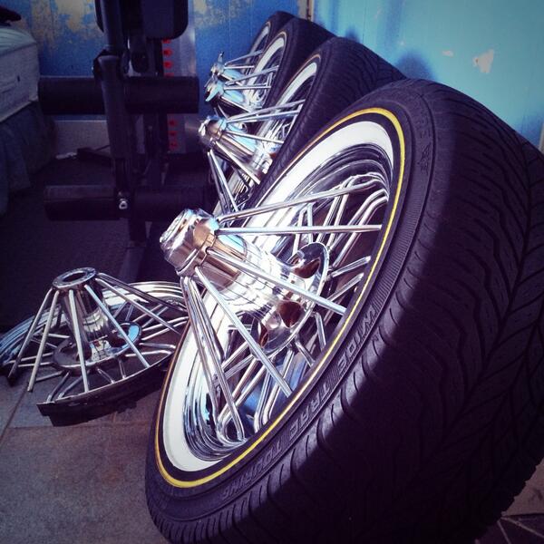 Exotik_Bud's tweet photo. They been sittin in the back of my closet in #texas for so long they had dust on em #84z #gorillaz #swangas http://t.co/XtPn5Q6JcP