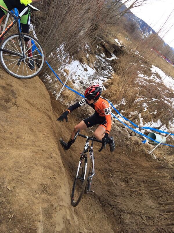 jarednieters's tweet photo. Crashes half a lap in. #cxnats http://t.co/5a12uxmEJw