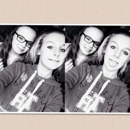 Sharonakusss_'s tweet photo. en my babe @KusFleurXx http://t.co/oR3I8gEEYC