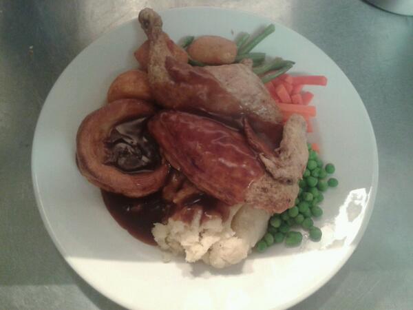 TheLangside's tweet image. #roastchicken #sundaylunch available until 9pm #livemusic every Sunday from wheeesht #glasgowpubs at their best!