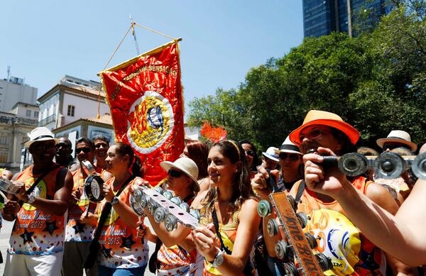 OGlobo_Rio's tweet photo. Vídeo mostra como foi a abertura não oficial do carnaval do Rio http://t.co/JS8Tqq7RXX http://t.co/VKxAi0ysZN