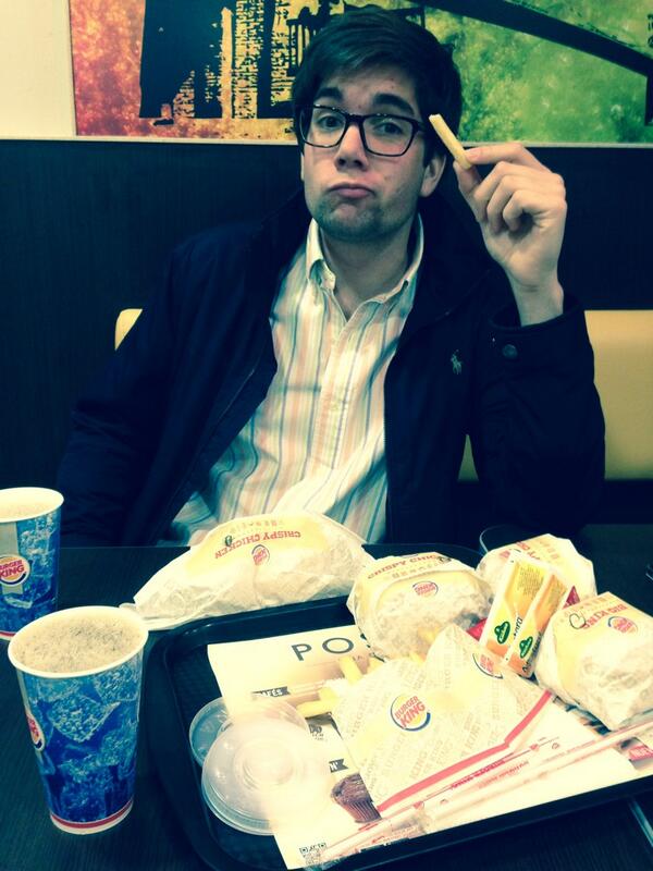 Jorge_Valero_'s tweet photo. Cenando con @carlos_roldang #pagael #estatopagao #examenes #dietadura http://t.co/2O9AEdZISo
