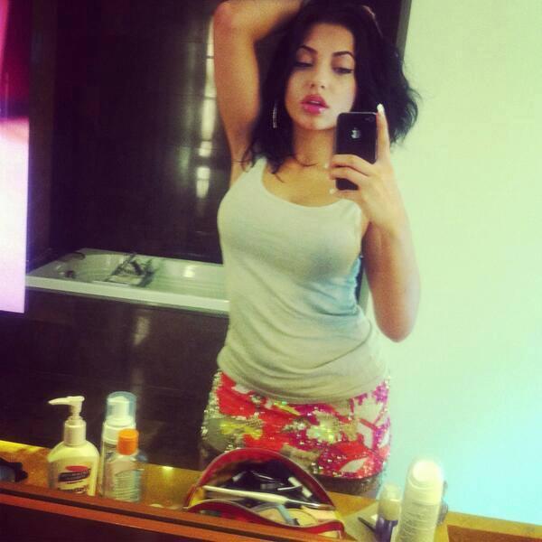 thickarabs's tweet photo. 💋 http://t.co/OLS7TFzXjA