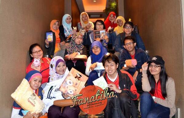 Ini moment yg selalu ada setiap #AnniversaryFanatika . Tradisi tuker kado . Seruuuu !! 🎁🎁