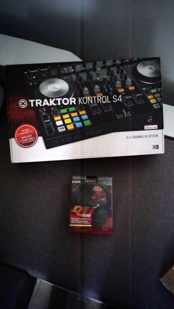 Stayrosrr's tweet image. My new #djsystem... #traktor s4 my and #technic 1200 !!!!!