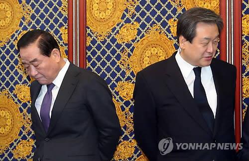최악으로 지저분한 경쟁!
●서청원-차떼기, 공천뇌물 범죄자였지만 박근혜 최측근이라서 다시 국회의원 당선!
●김무성-친일독재미화 선봉, 국가기밀 유출 부정선거 혐의자!
durl.me/6kfo32