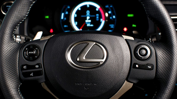 LexusRu's tweet photo. Человеческие эмоции – вот для чего создаются автомобили Lexus. Вовсе не для погони за рекордами http://t.co/xhZTVKadOD