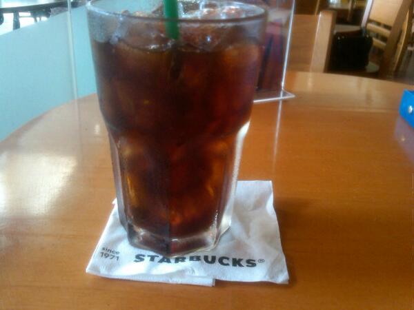 AndieAprian's tweet photo. Tall Caramel Americano ... Paling the best di senin siang :) http://t.co/bq8Ur5upKt