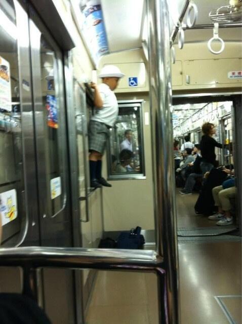 おもしろ画像bot 電車内にスーパー小学生いるんだけどwww T Co Nmdbtclcxo