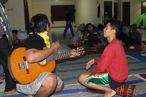 _PP2014_'s tweet photo. #AyasTauBarengBarengDadiPanitiaBBS2013 :) http://t.co/ewfcH30Cbw