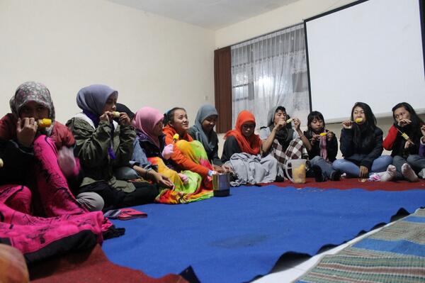 _PP2014_'s tweet photo. #AyasTauBarengBarengDadiPanitiaBBS2013 :)) http://t.co/vdvmBQjPoC