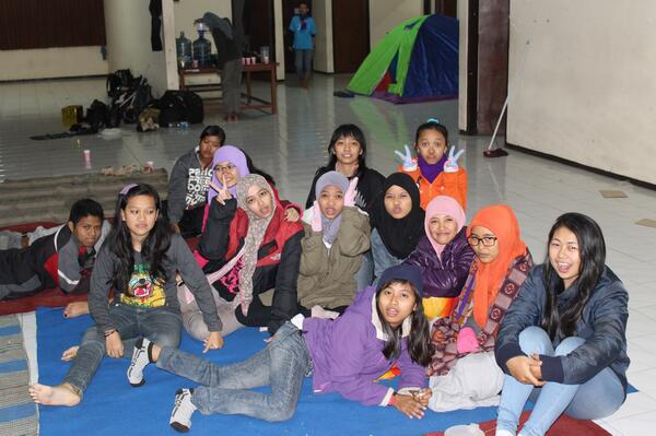 _PP2014_'s tweet photo. #AyasTauBarengBarengDadiPanitiaBBS2013 !! http://t.co/jnpSHL3WyI