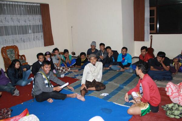 _PP2014_'s tweet photo. #AyasTauBarengBarengDadiPanitiaBBS2013 ! http://t.co/F3g3wamWO5