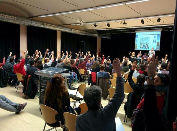 AssemDocentBCN's tweet photo. L'Assemblea de Docents acorda convocar una manifestació educativa unitària pel dia 29 de març #29M http://t.co/imJJzDNPUn