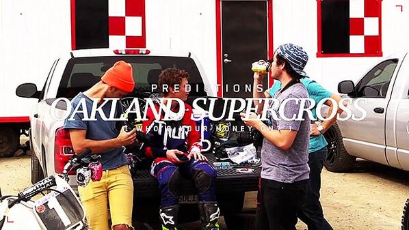 2strokesforlife's tweet photo. #Oakland Predictions ft Adam Cianciarulo 

#Video >> http://t.co/NADjlF4L4f
#supercross
#funnyending http://t.co/aSftnVRHK4