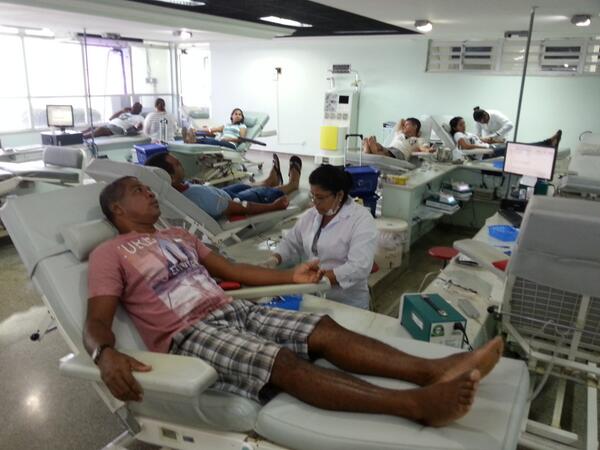 Hemose_fsph's tweet photo. Bom dia! Sábado de Pré-Caju com doação de sangue. HEMOSE recebe sergipanos solidários. Doe Sangue. Salve Vidas! http://t.co/J4gMMiNjP2
