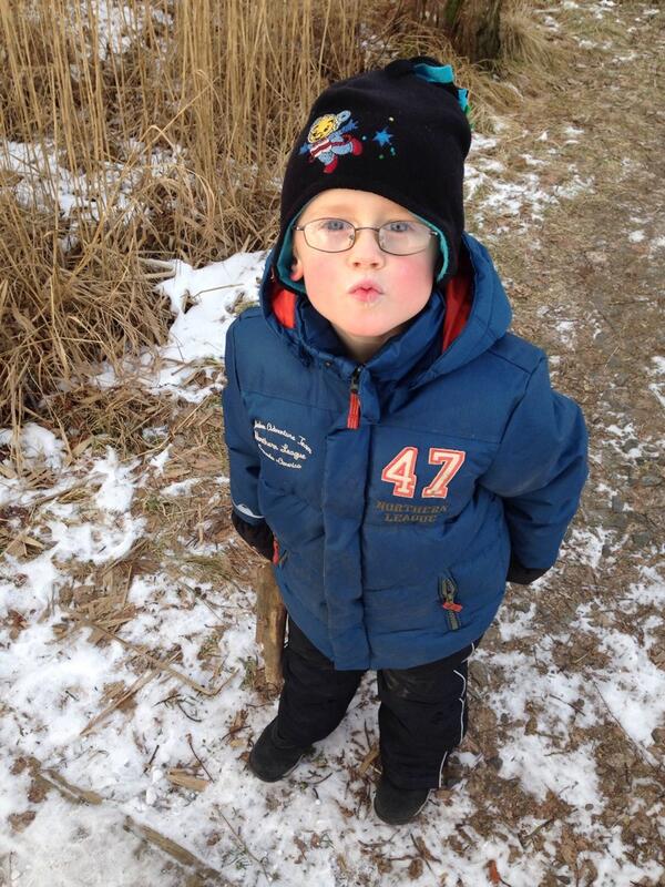 antonialundgren's tweet photo. Födelsedagen börjar bra med en långpromenad i skogen #22 http://t.co/fRPqNr111t